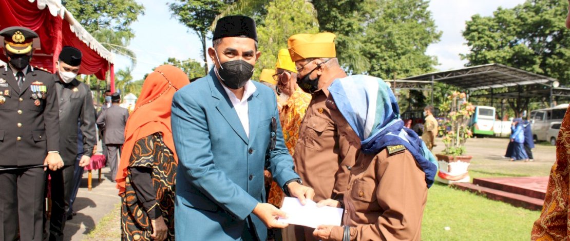   Peringati Gugurnya Dua Pahlawan Takalar, Prokopim Gelar Upacara dan Ziarah Kubur