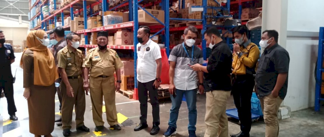 Komisi II DPRD Kabupaten Luwu melakukan inspeksi mendadak ke Gudang PT Indomarco Prismatama, di Desa Karang-karangan, Kecamatan Bua, Luwu, Selasa, 1 Maret 2022.
