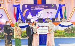 Pemprov Kucurkan Bantuan Keuangan Rp 10 Miliar di Hari Jadi Barru