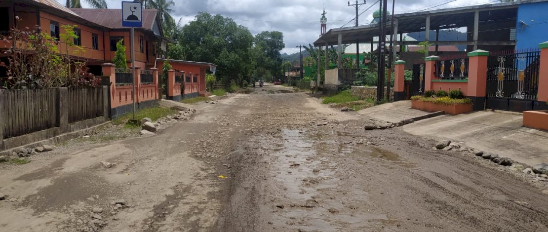 ruas jalan Pekkae - Takalla atau biasa disebut ruas Buludua.
