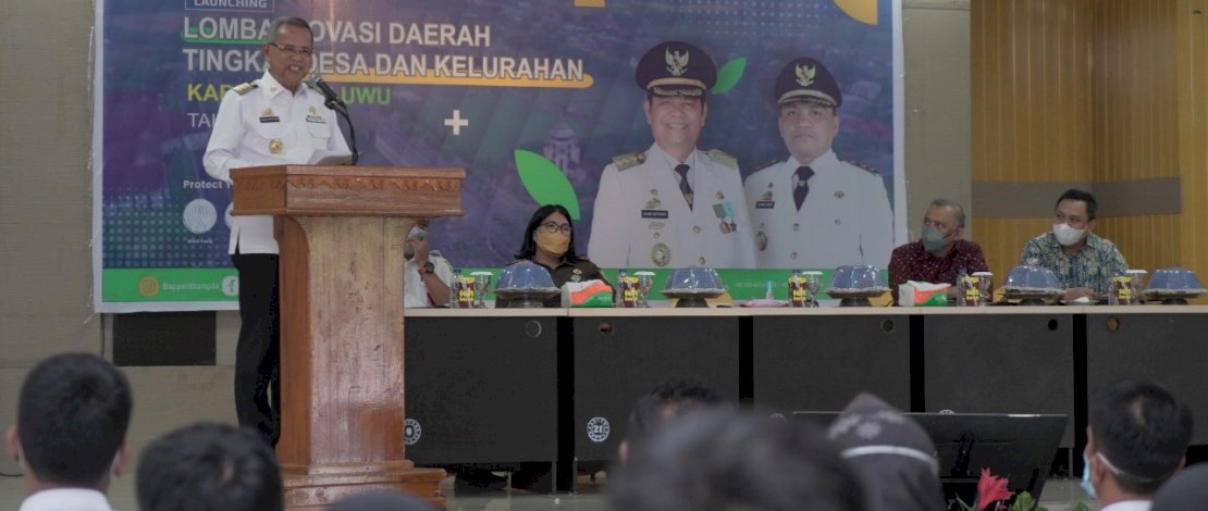 

Bupati Luwu, Dr. H. Basmin Mattayang, M.Pd melaunching lomba inovasi daerah tingkat desa dan kelurahan Kabupaten Luwu Tahun 2022 di aula Badan Perencanaan Pembangunan dan Litbang Daerah (Bappelitbangda), Rabu (02/03/2022).
