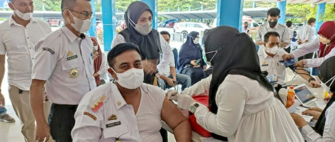 Bupati Maros saat melakukan Vaksin Booster, Rabu (2/3/2022).