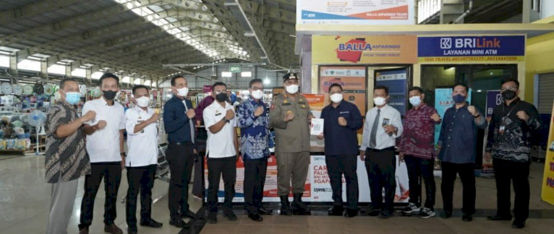 Bupati Maros, Chaidir Syam, di sela-sela kunjungannya ke Pasar Tramo Maros, Rabu, 2 Maret 2022.