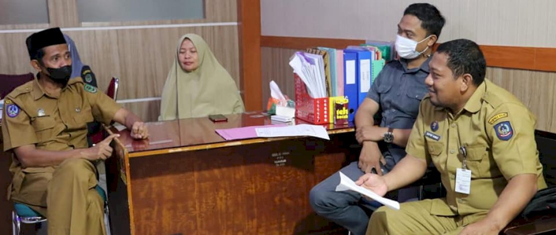  Kadis Kominfo-SP Luwu Utara, Arief R. Palallo saat menerima menerima kunjungan kerja Fungsional Sandiman Ahli Muda Bidang Persandian Diskominfo-SP Provinsi Sulawesi Selatan, Selasa (1/3/2022)/Ist