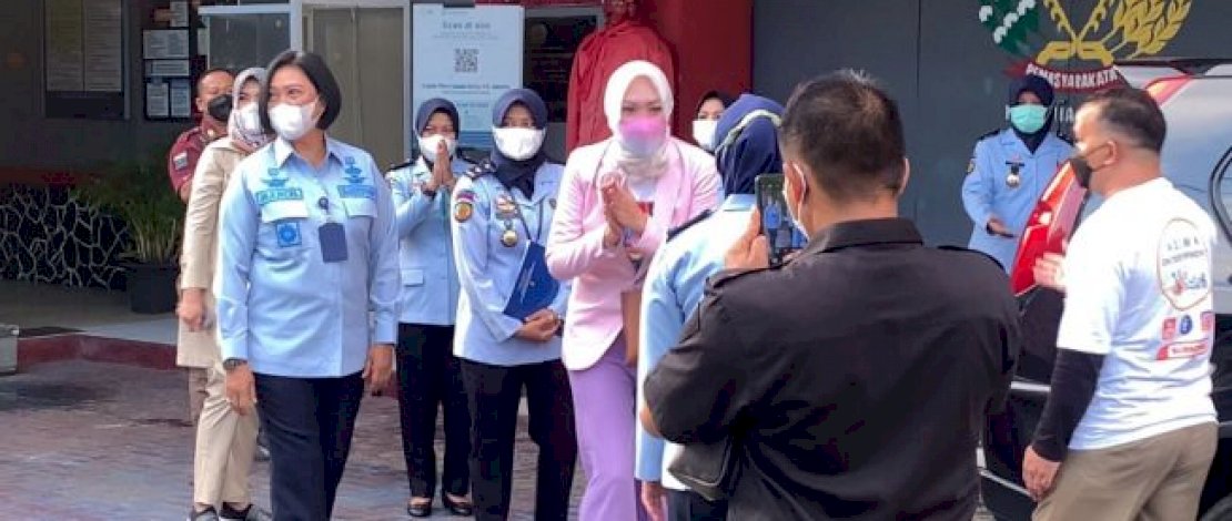 Angelina Sondakh waktu baru bebas dari penjara. 