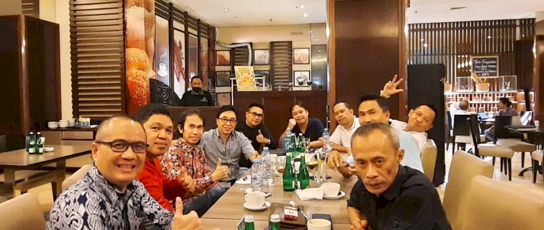 Poros 90 an Unhas yang menggelar diskusi di Carita Cafe Hotel Claro, Rabu (2/3/2022)/Ist