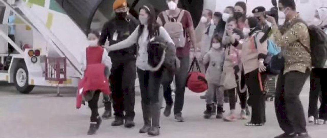 WNI yang Dievakuasi dari Ukraina Tiba di Bandara Soekarno-Hatta