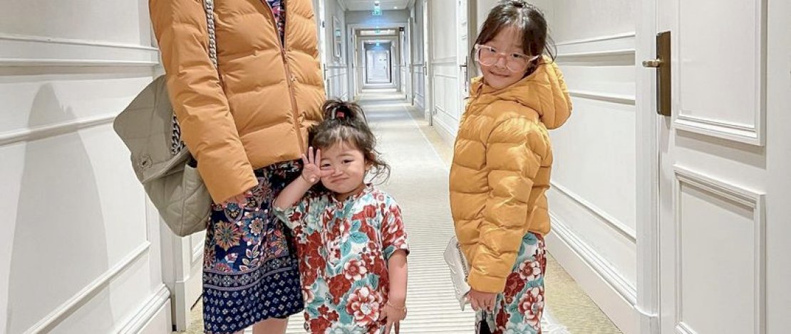 Sarwendah Tampil Stylish dengan Daster Saat Liburan di Paris, Netizen: Biar Dasteran Tetap Cakep Bund