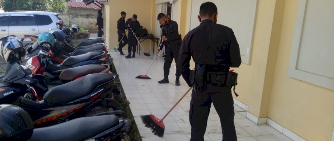 Melihat Sisi Lain Kehidupan Brimob Bone 