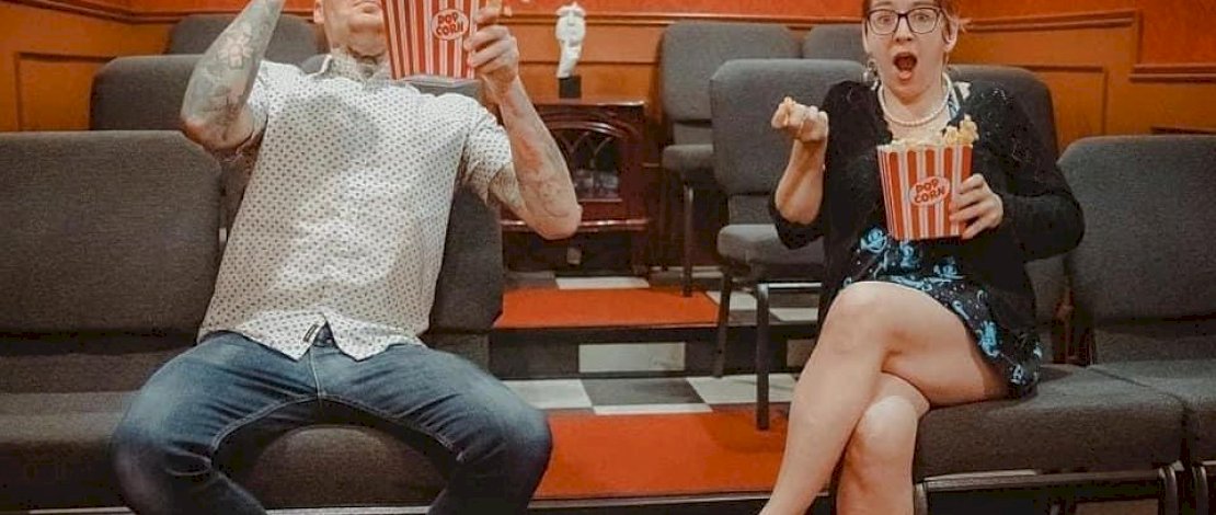 Cuma Bisa Tampung 13 Orang, Ini Bioskop Terkecil di Dunia