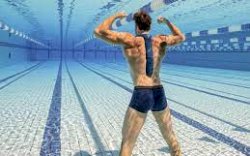 Pria Ini Pecahkan Rekor Jalan 100 Meter di Bawah Air dalam 1 Napas