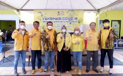 Angkatan Muda Partai Golkar Makassar Gelar Vaksinasi Massal