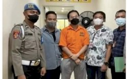 Sindir Indra Kenz Saat Kenakan Baju Tahanan, Denny Siregar: Kok Gak Bilang Murah Banget Lagi ?