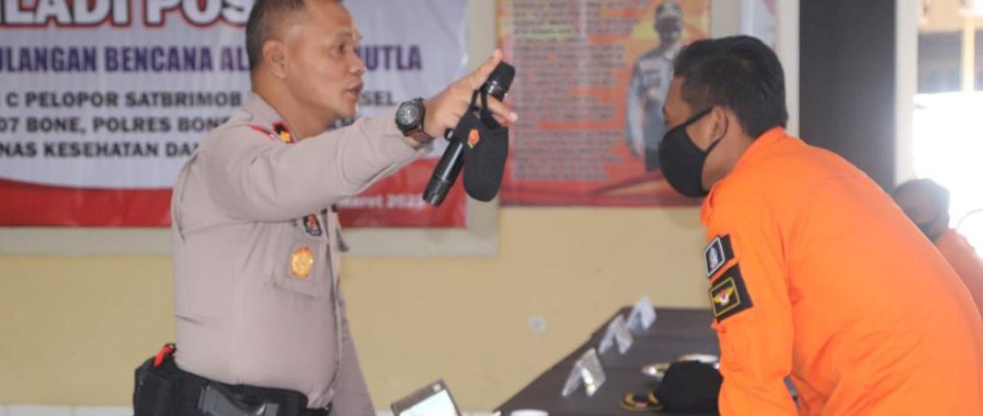 Batalyon C Pelopor Satbrimob Polda Sulsel menggelar gladi posko penanggulangan bencana alam dan kebakaran hutan, bersama seluruh instansi terkait di Kabupaten Bone, Senin, 7 Maret 2022. Batalyon C Pelopor Satbrimob Polda Sulsel menggelar gladi posko penanggulangan bencana alam dan kebakaran hutan, bersama seluruh instansi terkait di Kabupaten Bone, Senin, 7 Maret 2022.