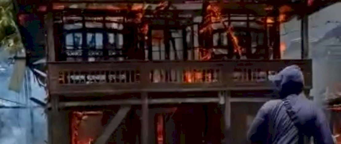 kebakaran hebat tersebut terjadi sekitar pukul 11:45 wita, tiga rumah yang hangus diketahui milik, Baharuddin, Musliadi dan Caya/Ist
