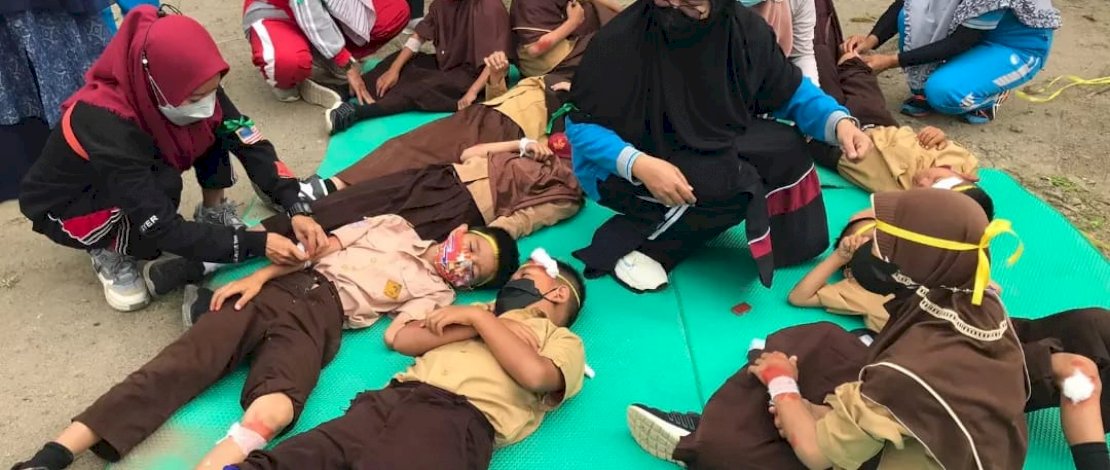 Sosialisasi dan Simulasi Satuan Pendidikan Aman Bencana (SPAB) di tiga kabupaten, yaitu Sidrap, Pinrang dan Bone/IST