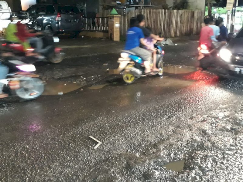 Jalan Antang Tak Kunjung Diperbaiki, Warga: Mana Wakil Rakyat?