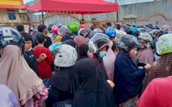 Antrean Minyak Goreng di Bone Sebabkan Kemacetan Panjang 