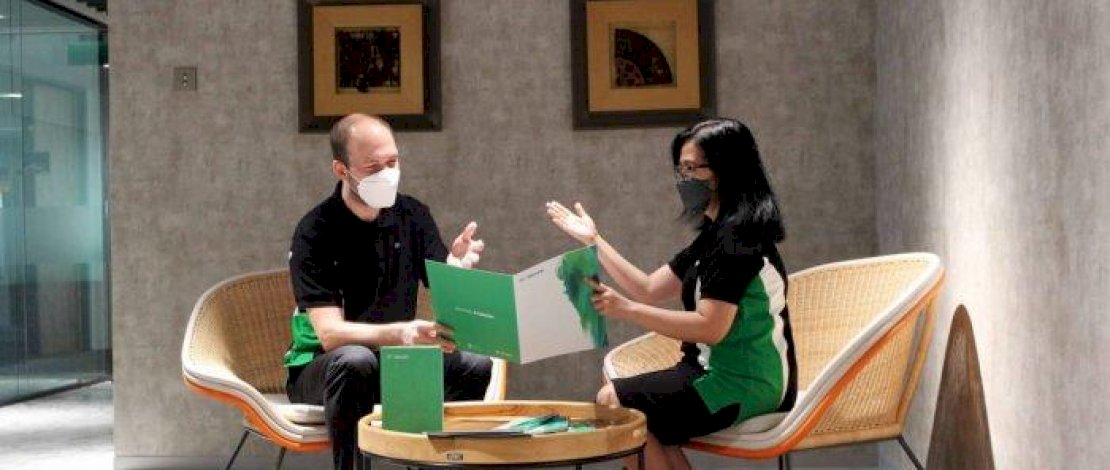 Foto: Ryan Charland, President Director & CEO Manulife Indonesia, dan Meylindawati, Director & Chief Financial Officer Manulife Indonesia. Foto: Ryan Charland, President Director & CEO Manulife Indonesia, dan Meylindawati, Director & Chief Financial Officer Manulife Indonesia.
