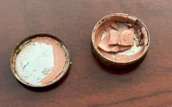 Petugas Taman Temukan Riasan Berusia 100 Tahun