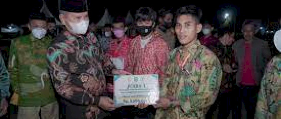 :Bupati Luwu, Dr H Basmin Mattayang secara resmi menutup Musabaqah Tilawatil Qur&rsquo;an (MTQ) XXXII tingkat Kabupaten Luwu di Lapangan Sepakbola Andi Laluasa Kecamatan Kamanre, Kamis (10/3/2022)
&nbsp;

