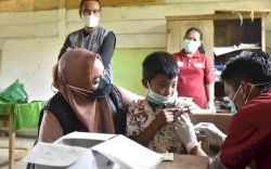 Dari Desa Terpencil, Siswa Seko Bersama Bupati Kampanyekan 'Ayo Vaksin' 