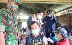 Wabub Lutra Pantau Vaksinasi dan Pencairan BLT Dana Desa