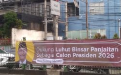 Spanduk Dukungan Luhut Binsar Panjaitan Presiden 2026 Tersebar di Jakarta