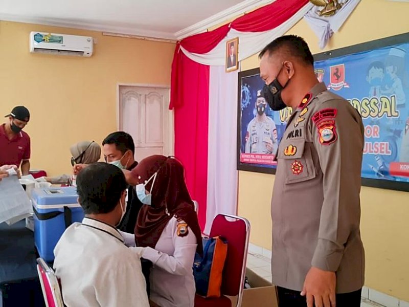 Jelang Ramadhan, Sat Brimob Bone Kembali Gelar Vaksinasi Massal