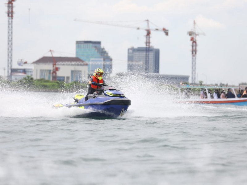 Taufan Pawe Promosikan Wisata Air Makassar Lewat Jetski