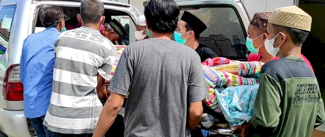 korban saat dilarikan ke RSUD Tenriawaru Bone untuk dilakukan pemeriksaan/Ist korban saat dilarikan ke RSUD Tenriawaru Bone untuk dilakukan pemeriksaan/Ist