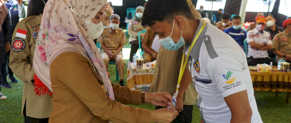  Bupati Indah Putri Indriani saat membuka Pelatihan Peningkatan Kapasitas Pilar-pilar Sosial Dalam Penanggulangan Bencana, Senin (14/3/2022)/Ist