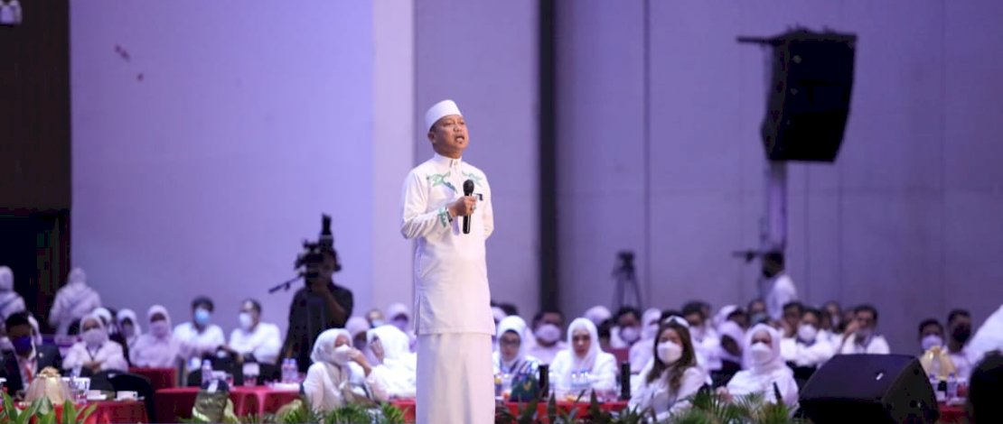 Ustadz Das’ad Latif memberikan siraman rohaninya/Ist