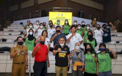 Lepas Tim Sepak Bola Wanita Sulsel, Taufan Pawe Beri Dana dan Janjikan Bonus