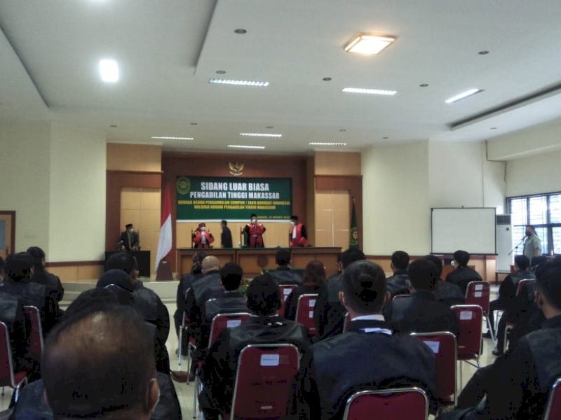 Ratusan Advokat Diambil Sumpah dan Janji di Pengadilan Tinggi Makassar