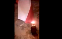 Perempuan Viral Bakar Bendera Merah Putih Diamankan Lalu Dibawa ke Rumah Sakit