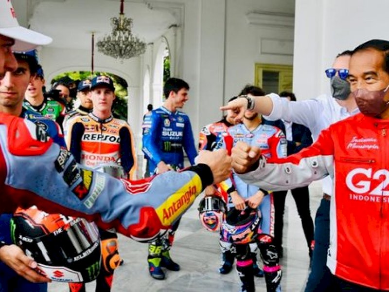 Terbang ke NTB, Presiden Jokowi Nonton dan Serahkan Piala MotoGP Mandalika 2022