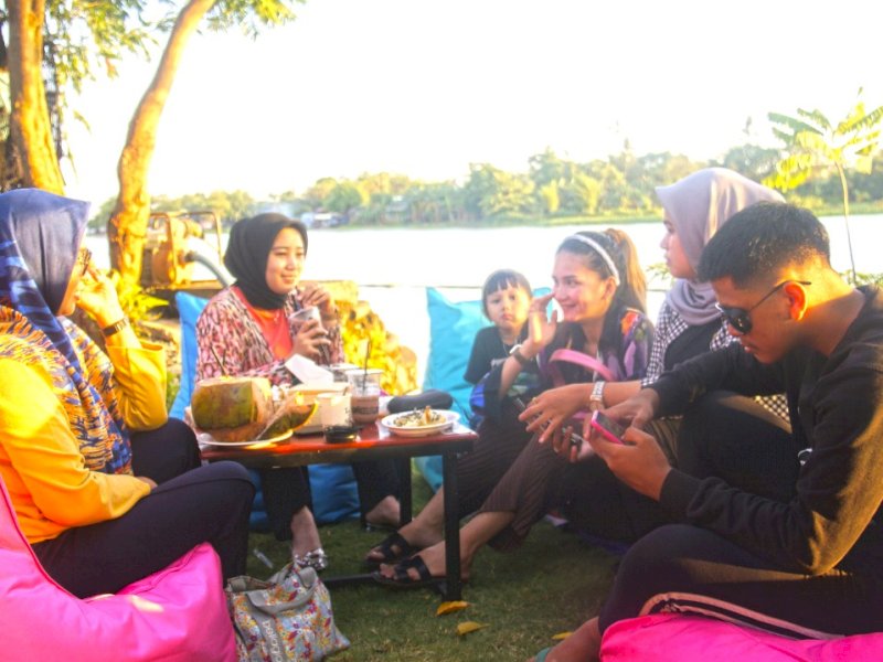 Kafe Ruang Tunggu Solusi Bagi Masyarakat Makassar yang Rindu Liburan ke Pulau Dewata 