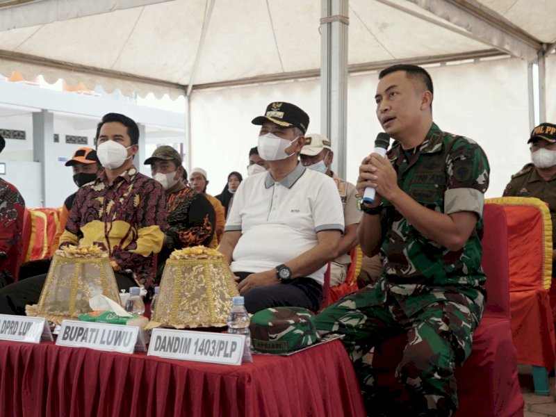 Jelang Ramadan, Pemkab Luwu dan TNI Gelar Karya Bakti Bersihkan Masjid