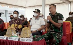 Jelang Ramadan, Pemkab Luwu dan TNI Gelar Karya Bakti Bersihkan Masjid