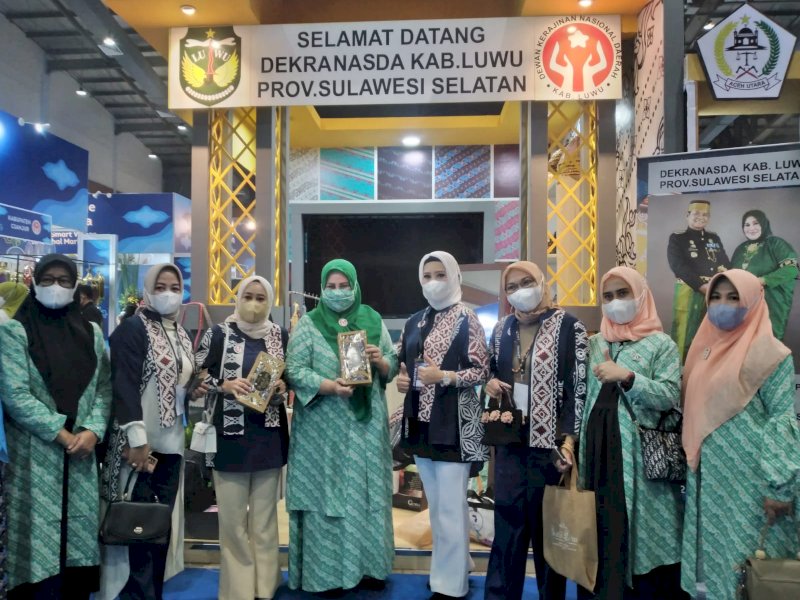 Hayarna Basmin Promosikan Batik Luwu di Inacraft 2022