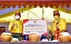 Hadiri Hut Bone ke 692, Gubernur Sulsel Serahkan Bantuan Pembangunan Bandara Arung Palakka dan Bypass Sumpallabbu