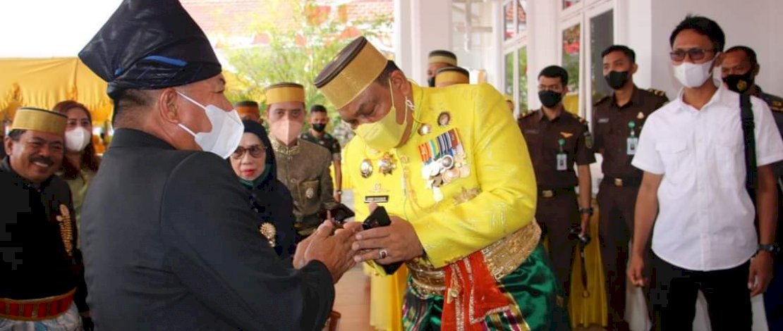 Pakai Busana Adat Ammatoa, Bupati Bulukumba Curi Perhatian di Hari Jadi Bone