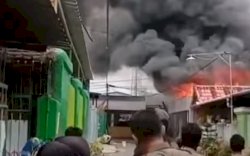 Warga Kota Makassar Bakar Rumahnya saat Hendak Dieksekusi Pihak Bank&nbsp;