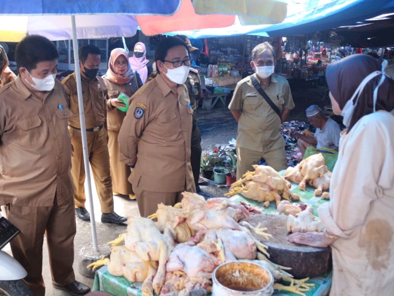 Jelang Ramadan, Suaib Mansur Tinjau Ketersediaan Stok Pangan di Pasar Sentral Masamba