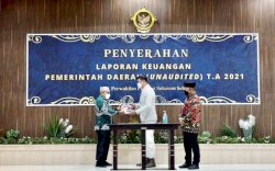 Bupati Gowa Serahkan LKPD Pemkab Gowa TA 2021 ke BPK Sulsel