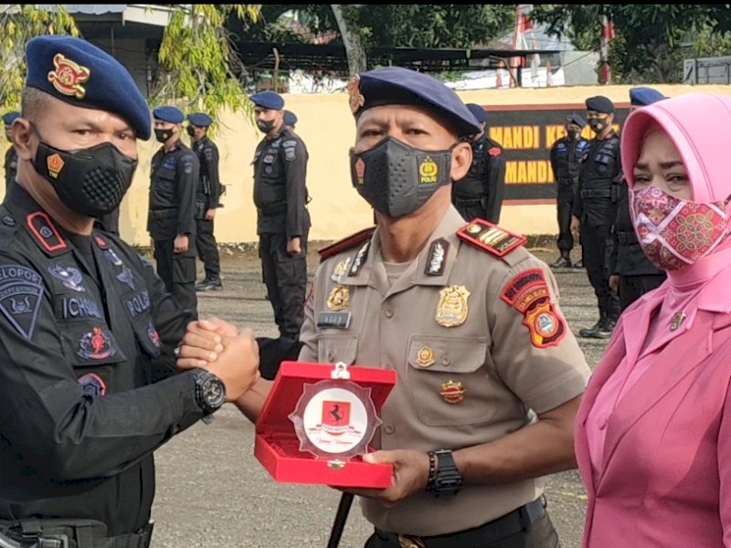 Lepas Satu Perwiranya Sebagai Kapolsek, Ini Pesan Danyon Brimob Bone