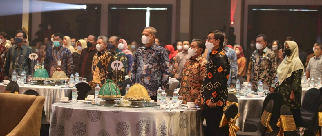 Bupati Luwu Dr H Basmin Mattayang didampingi Sekretaris Daerah, H. Sulaiman menghadiri Musyawarah Perencanaan Pembangunan (Musrenbang) Regional Sulawesi yang digelar di Claro Hotel Makassar, Jum'at (1/4/2022)
