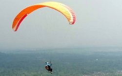 Jatuh Sebelum Lepas Landas, Atlet Paralayang Meninggal Dunia di Atap Rumah Warga