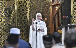 Didepan Jamaah Masjid Nurul Huda, Bupati Indah Putri Indriani Sampaikan selamat menjalankan ibadah puasa Ramadan 1443 H